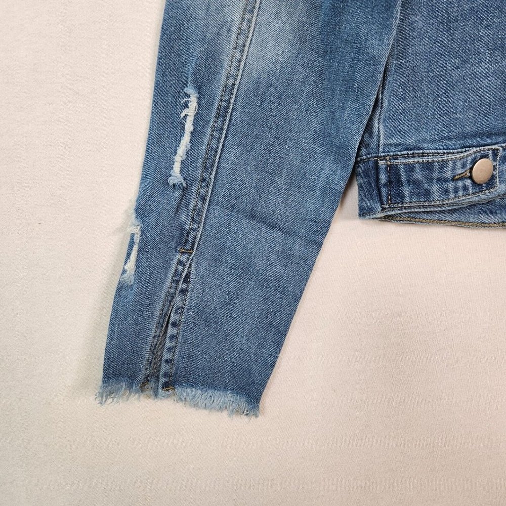 Women's Blue Denim Jean Jacket Size Medium Button Down Distressed New No tag - Picture 6 of 8